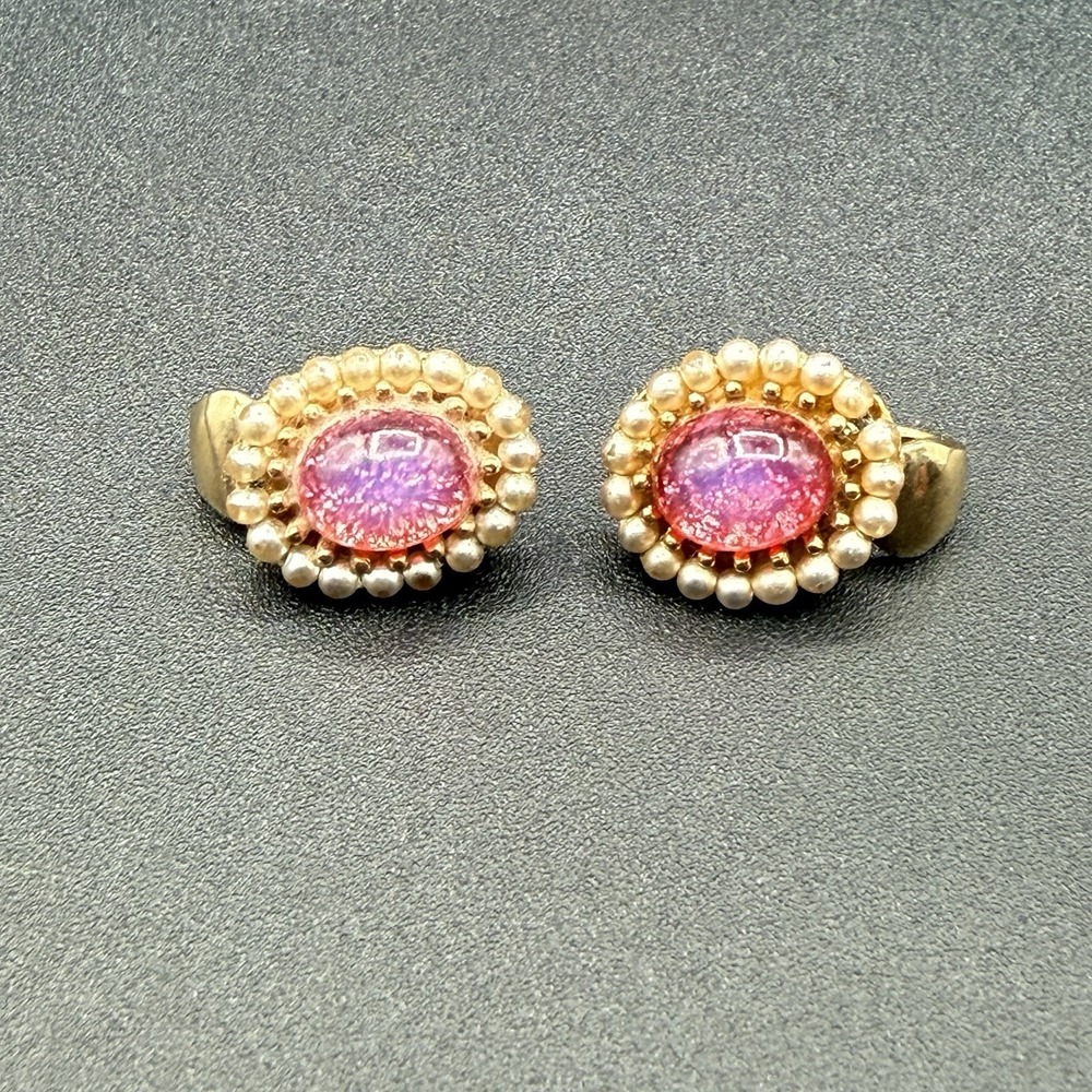 Vintage Judy Lee Pink Confetti Glass Cabochon Mini Pearl Clip On Earrings Signed